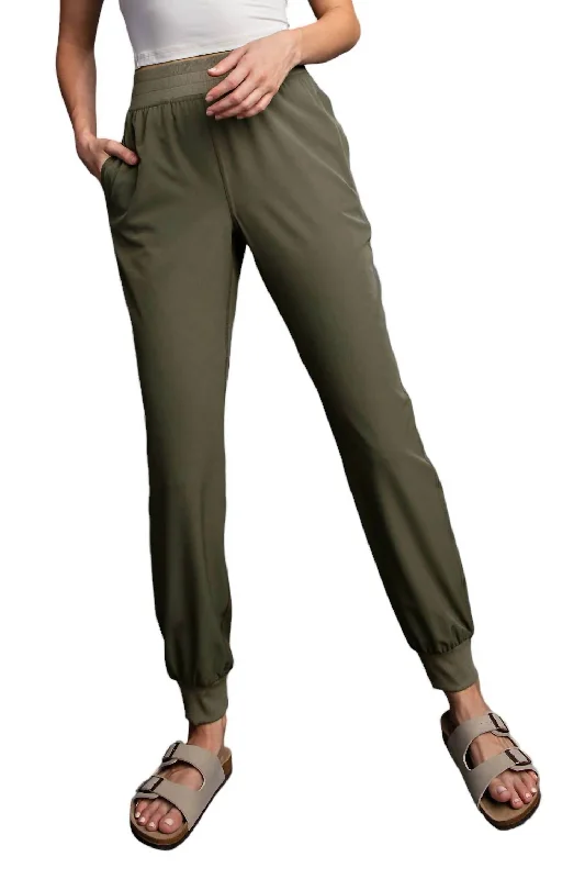 Mid Rise Jogger Pants In Army Green