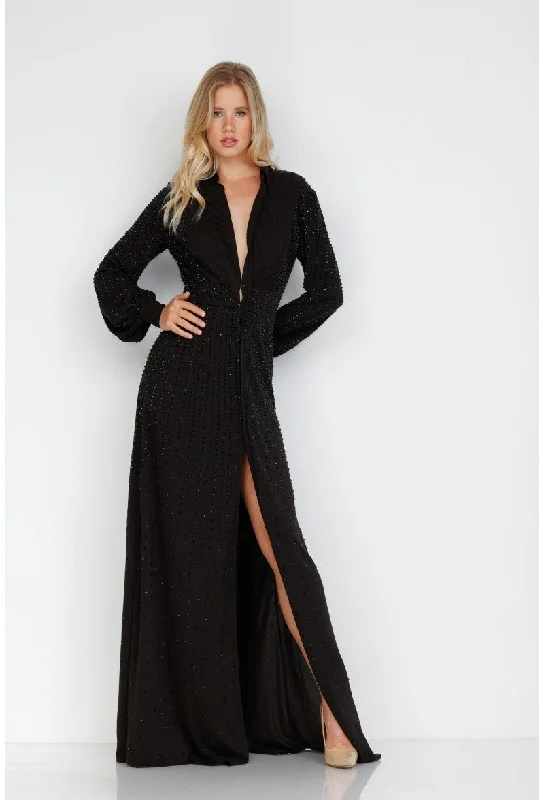 Plus Size Women Dress with a Flattering A - Line Cut for Comfort and StyleTerani Couture 1812E6274 Long Sleeve Formal Beaded Evening Dress