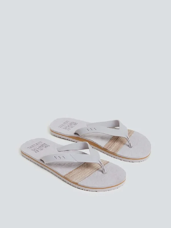 Twill Women Shorts with a Smooth Texture and DurabilitySOLEPLAY Beige Stripe Pattern Flip Flops